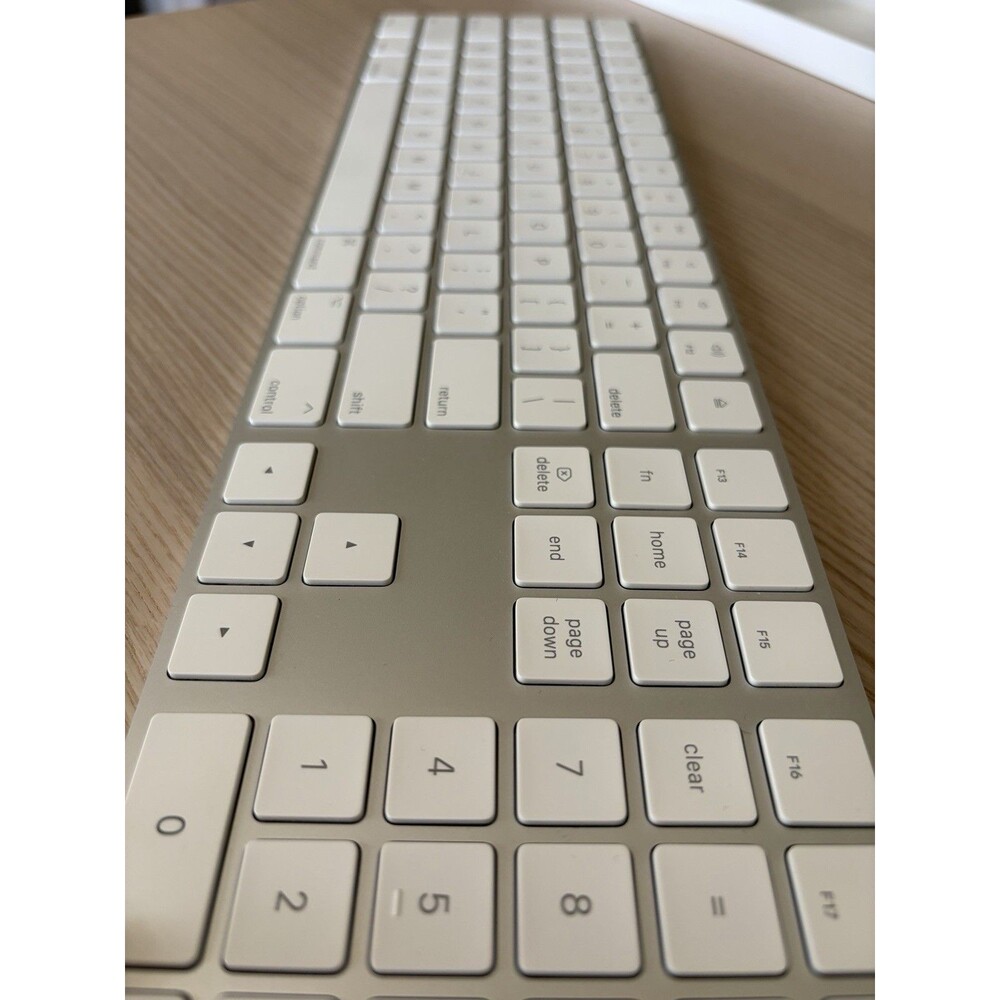 Apple Magic Keyboard Numeric Keypad A1843 Silver White Wireless Lightning - Picture 3 of 5